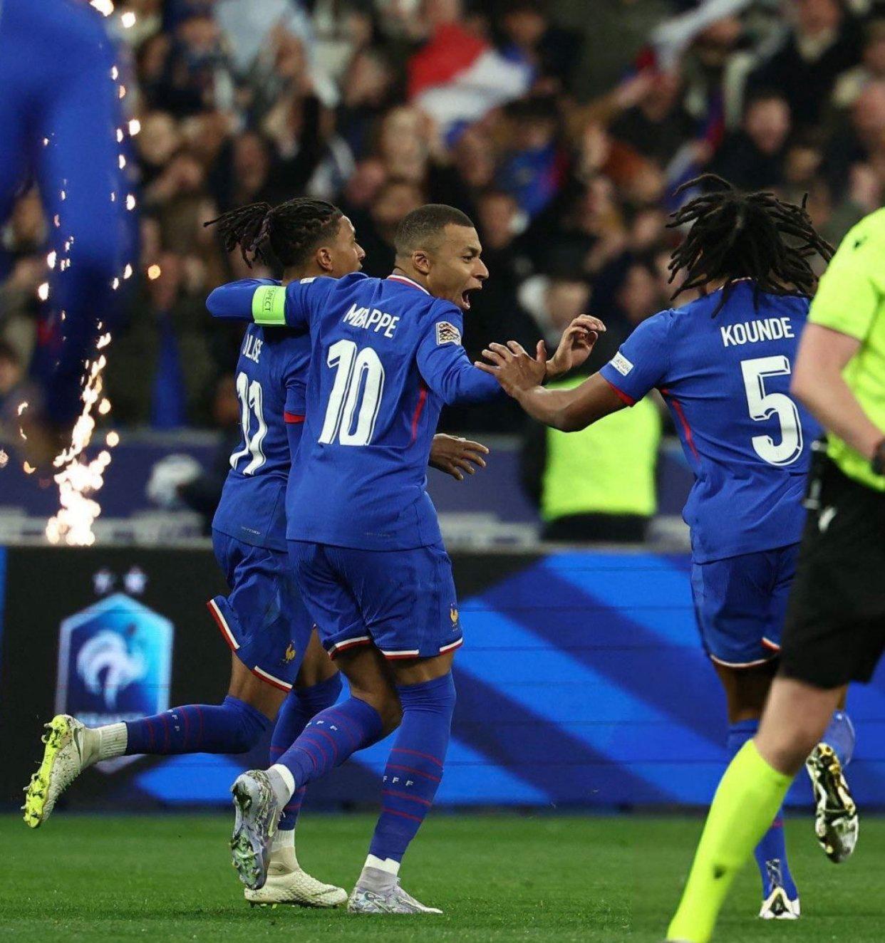 开云·体育官方网站-库里焦点对战,姆巴佩与90激战巴黎圣日耳曼分钟,反败为胜胜负难料!-开云·体育官方网站